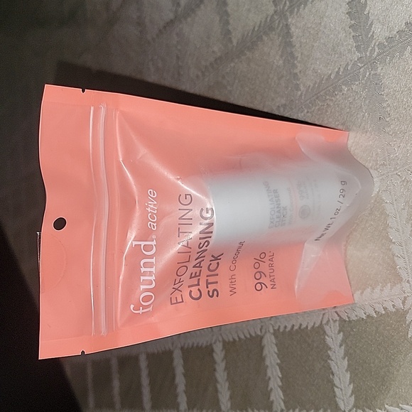 Found Active Exfoliating Cleansing Stick with Coconut - Picture 2 of 3